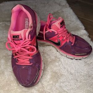 $5 ADD ON NIKE Women’s Pegasus Running Shoes in Hot Pink Size 7.5 FAIR